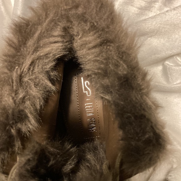 NWT. Lela Stone Boots - Size6.5 - Picture 4 of 7
